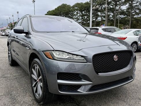 Used 2017 Jaguar F-PACE Prestige AWD/4WD image 2