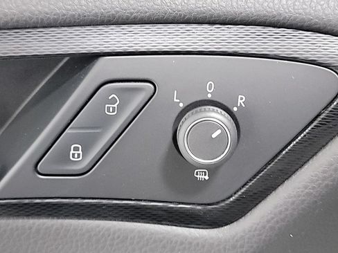 Used 2016 Volkswagen GTI SE FWD image 29