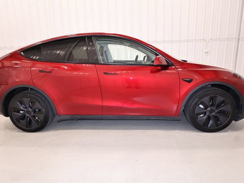 Used 2025 Tesla Model Y Long Range AWD/4WD image 2