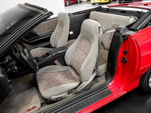 Used 2002 Chevrolet Camaro Z28 w/ SS Performance/Appearance Pkg RWD image 22