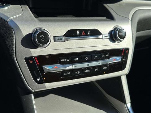 Used 2022 Ford Explorer XLT w/ Equipment Group 202A image 19