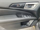 Used 2020 Nissan Pathfinder SV image 5