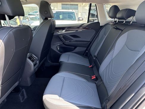 New 2025 Volkswagen Tiguan SE image 6