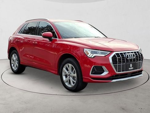 Used 2024 Audi Q3 2.0T Premium w/ Convenience Package image 3