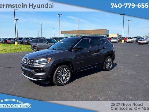 Used 2024 Jeep Compass Limited w/ Elite Group AWD/4WD image 3