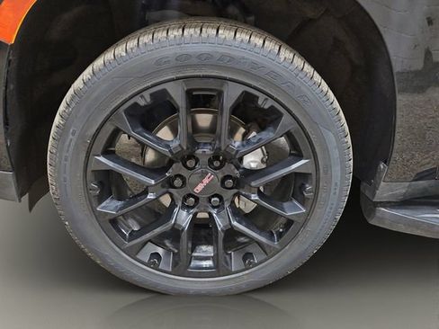 Used 2022 GMC Yukon XL Denali AWD/4WD image 25