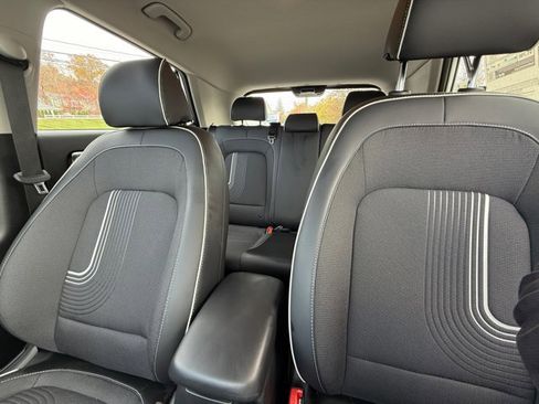 Certified 2025 Hyundai Venue Limited image 29