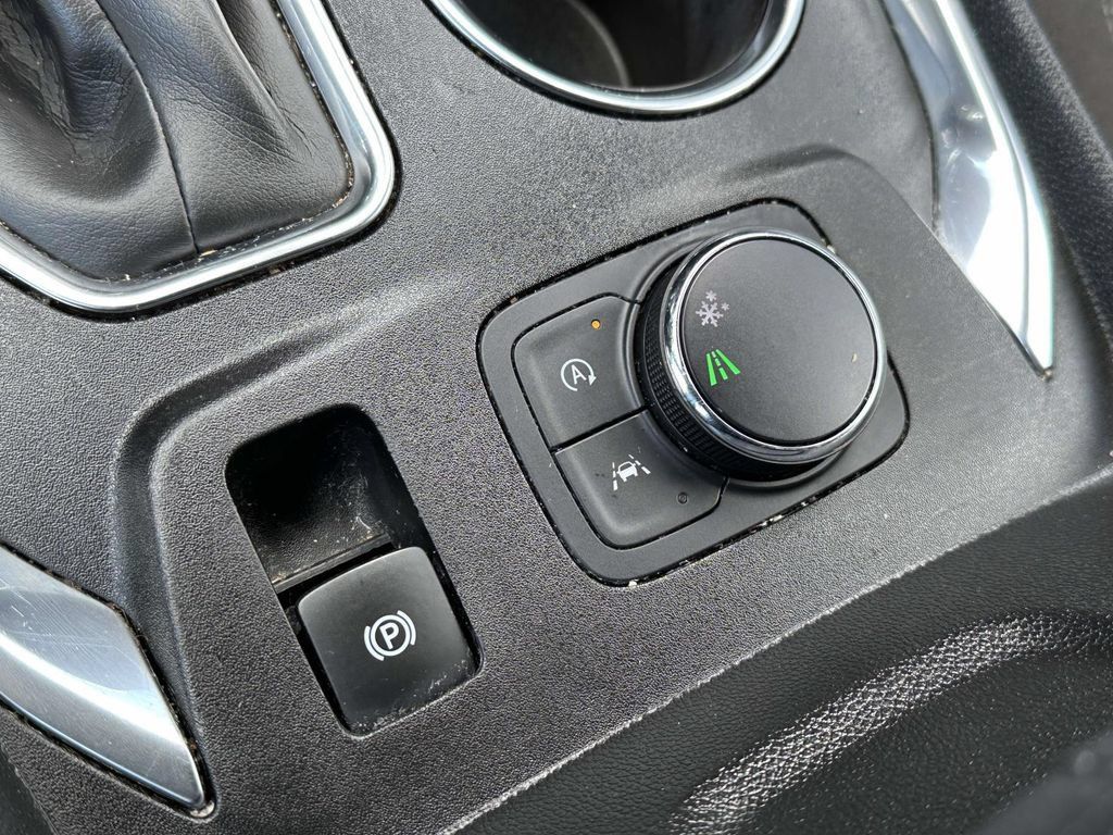 Used 2023 Chevrolet Traverse LT FWD image 29