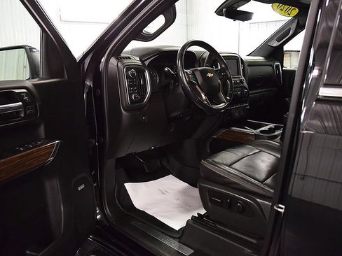Used 2020 Chevrolet Silverado 1500 High Country w/ Technology Package AWD/4WD image 16
