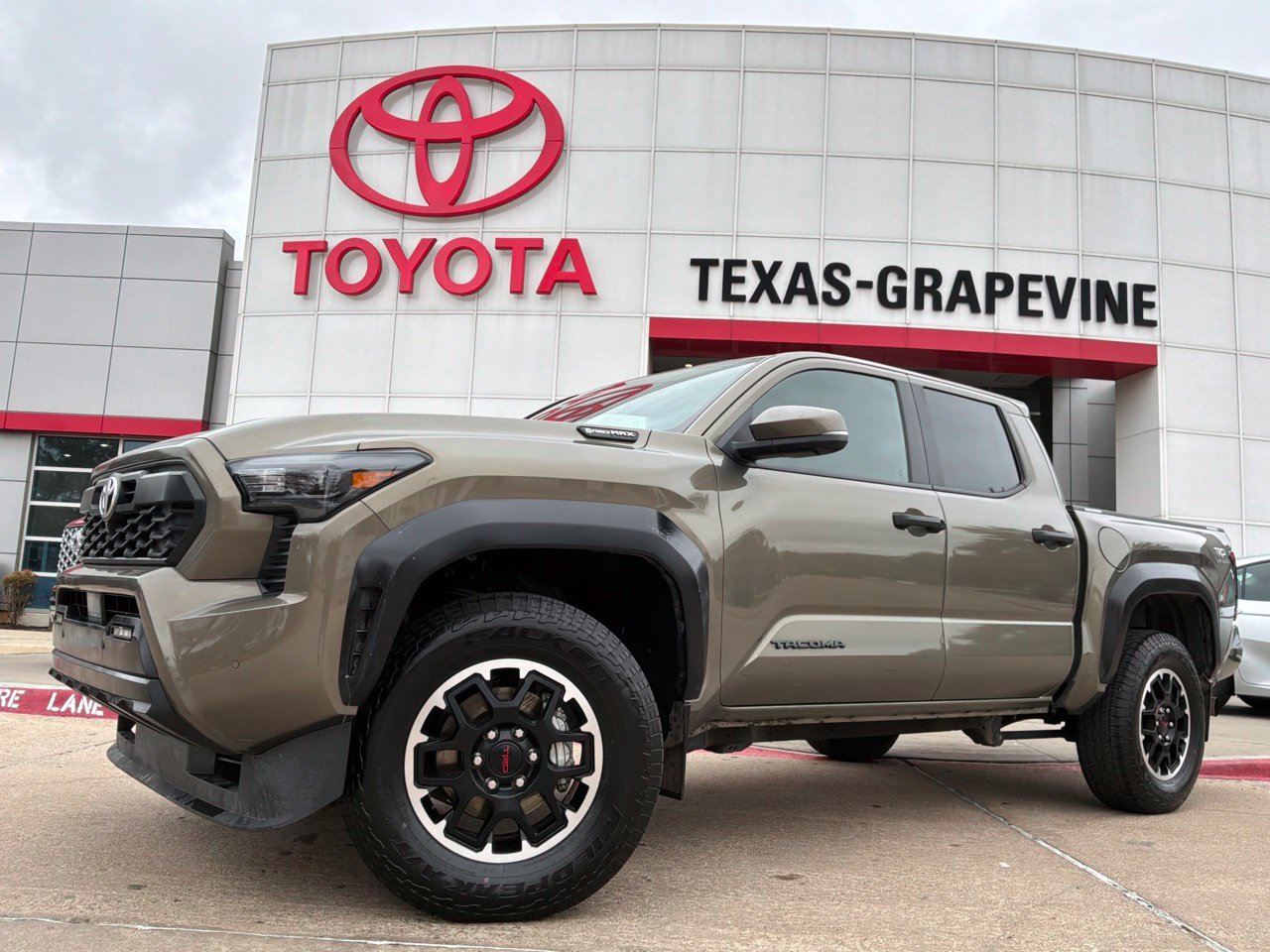 Used 2024 Toyota Tacoma TRD Off-Road w/ TRD Off Road Premium Package AWD/4WD image 2