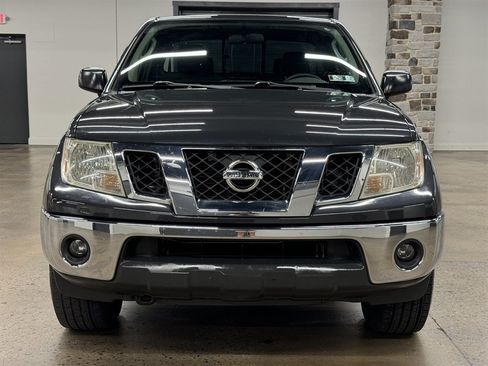 Used 2010 Nissan Frontier SE w/ SE Value Truck Pkg AWD/4WD image 2