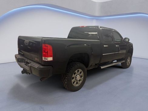 Used 2014 GMC Sierra 2500 Denali w/ Suspension Package, Off-Road image 6