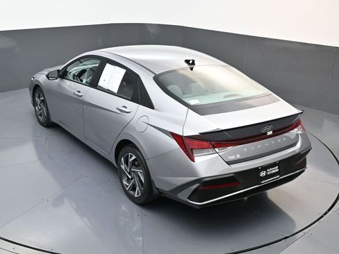 Certified 2025 Hyundai Elantra Sport image 18