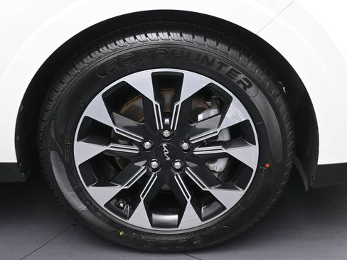 Used 2024 Kia Carnival EX FWD image 35
