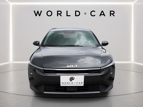Used 2025 Kia K4 EX image 2