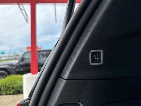 New 2026 Chrysler Voyager LX image 28