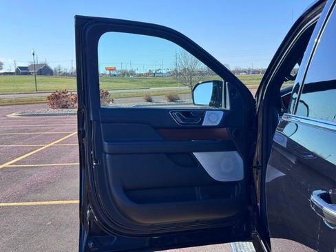 Used 2024 Lincoln Navigator L Reserve image 4