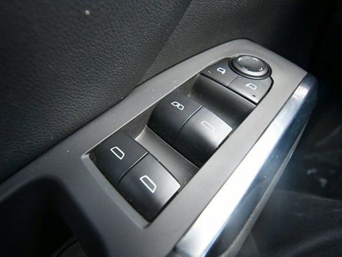 Used 2025 Chevrolet Traverse LT image 36