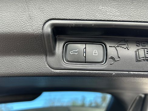 Used 2022 Ford Explorer XLT AWD/4WD image 13