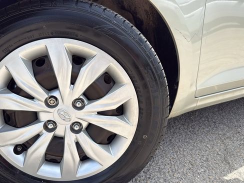 Used 2020 Hyundai Accent SE FWD image 26