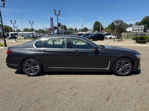 Used 2021 BMW 750i xDrive w/ Autobahn Package AWD/4WD image 5