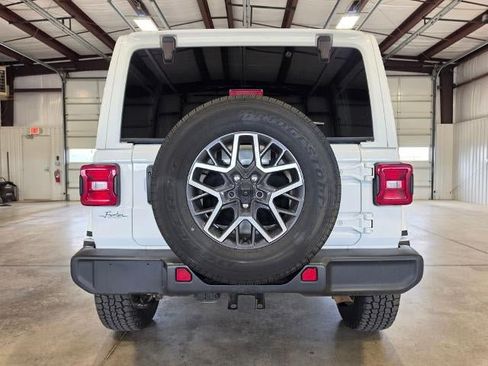 Used 2024 Jeep Wrangler Unlimited Sahara AWD/4WD image 4