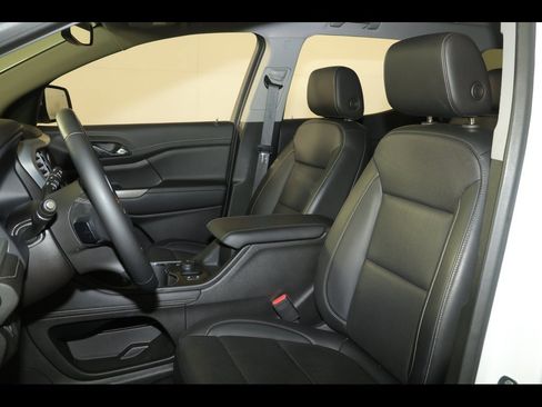 Used 2023 GMC Acadia SLT image 23