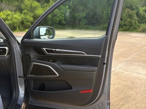 Used 2025 Kia Telluride S FWD image 14