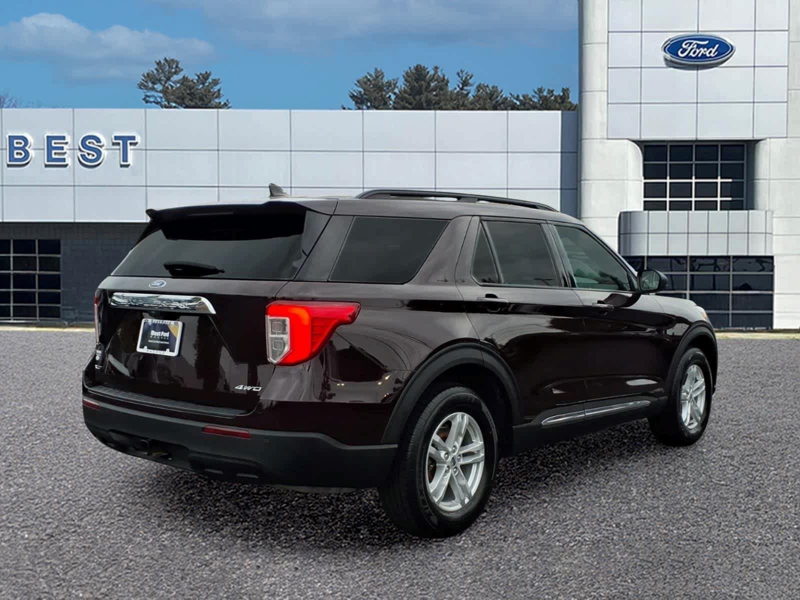 Used 2022 Ford Explorer XLT w/ Class IV Trailer Tow Package AWD/4WD image 8