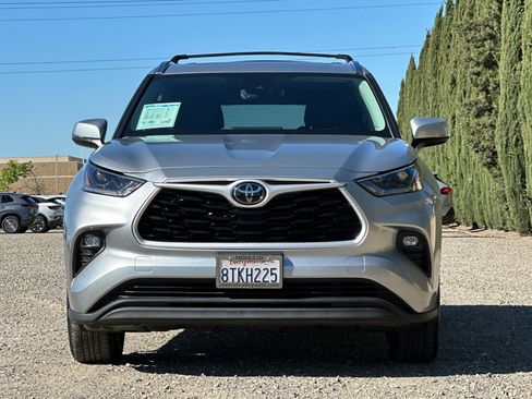 Used 2021 Toyota Highlander XLE AWD/4WD image 9