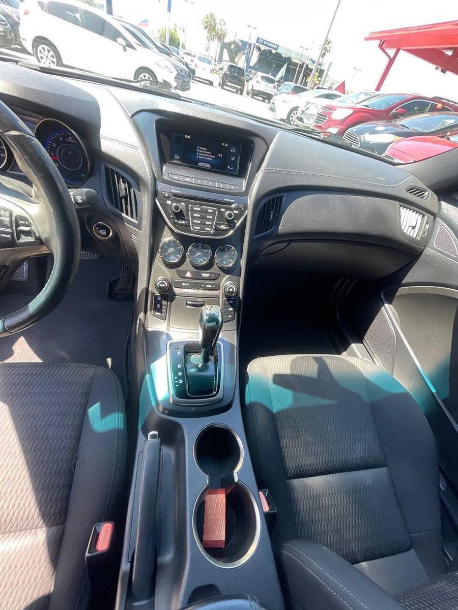 Used 2016 Hyundai Genesis 3.8 RWD image 9