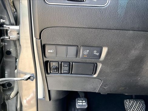 Used 2017 Nissan Armada Platinum w/ Captain Seat Package RWD image 34