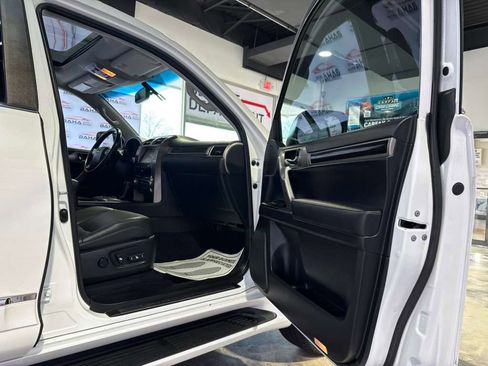 Used 2017 Lexus GX 460 image 54