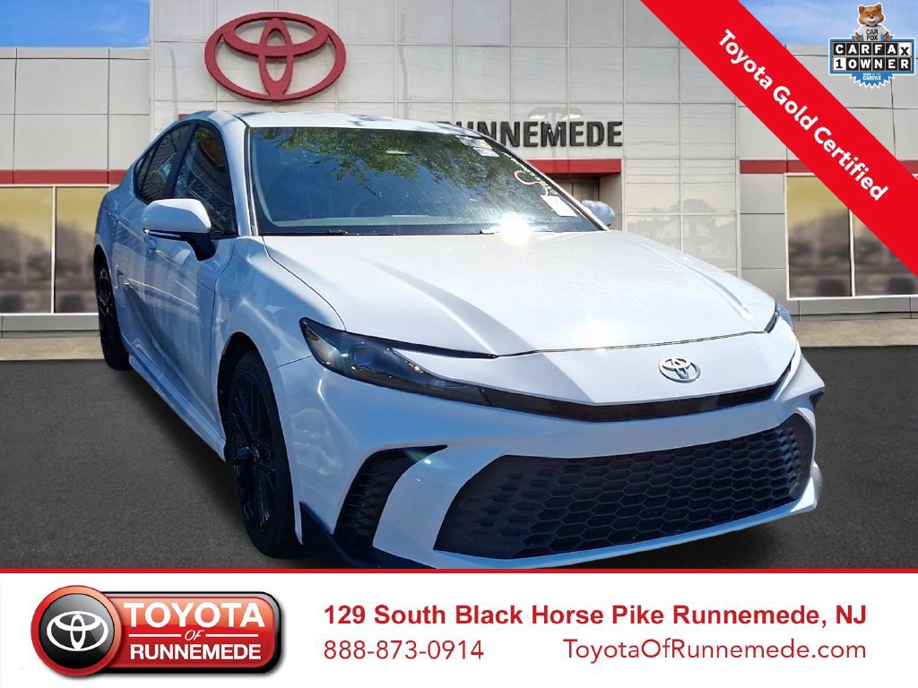 Certified 2025 Toyota Camry SE FWD image 1
