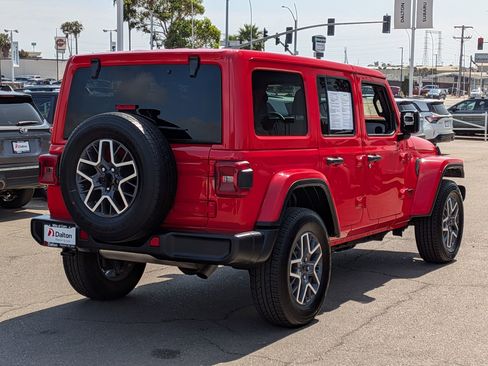 Used 2025 Jeep Wrangler Unlimited Sahara AWD/4WD image 4