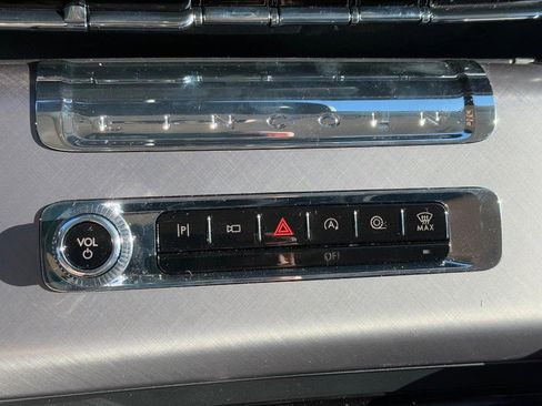 New 2026 Lincoln Aviator AWD image 18