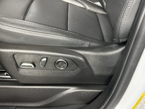 Used 2025 GMC Yukon XL Denali image 27