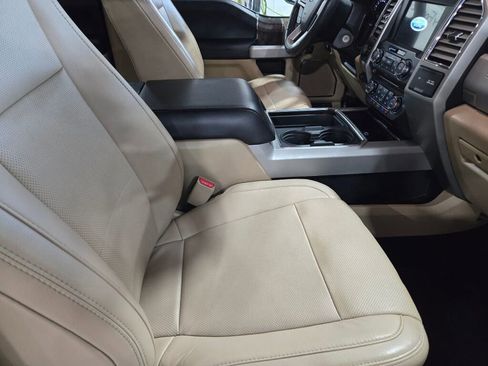 Used 2017 Ford F250 Lariat w/ Chrome Package image 8