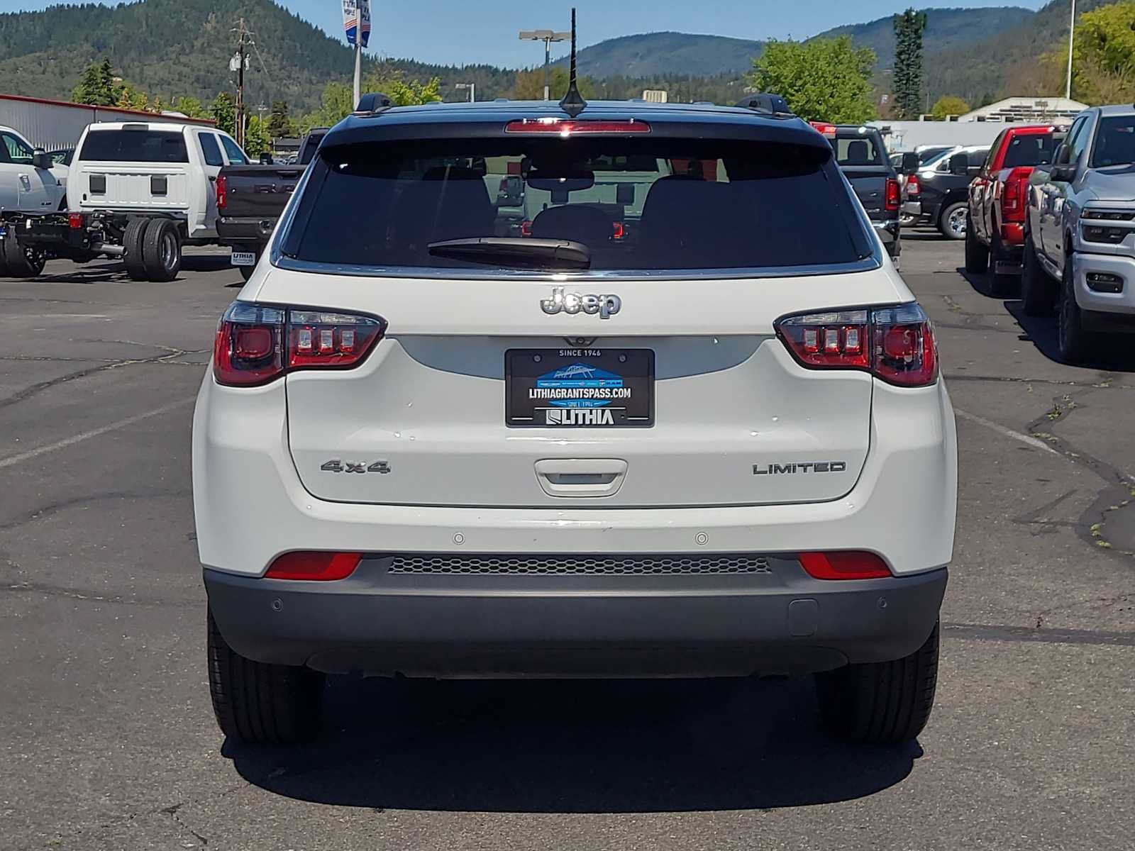 Used 2025 Jeep Compass Limited AWD/4WD image 13