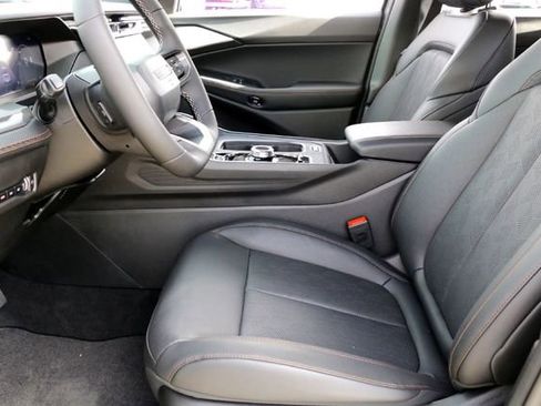 New 2026 Jeep Cherokee Overland image 9