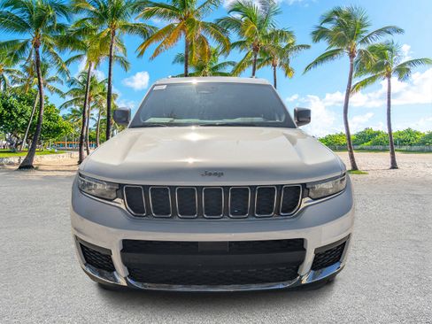 New 2025 Jeep Grand Cherokee L Laredo image 8