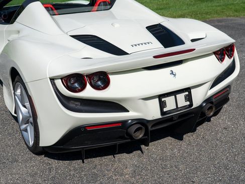 Used 2022 Ferrari F8 Tributo RWD image 17