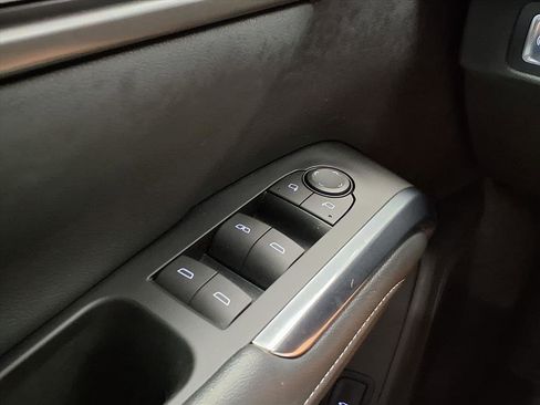 Used 2025 Chevrolet Traverse LT image 32