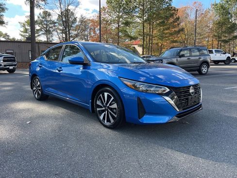 Used 2025 Nissan Sentra SV w/ SV Premium Package image 4