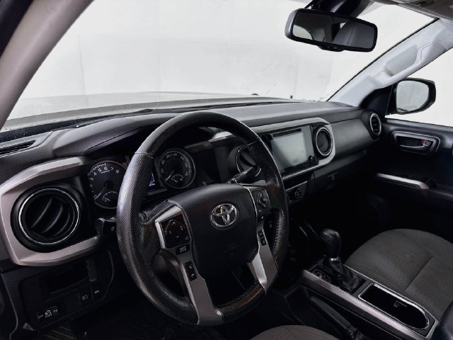 Used 2019 Toyota Tacoma SR5 AWD/4WD image 9