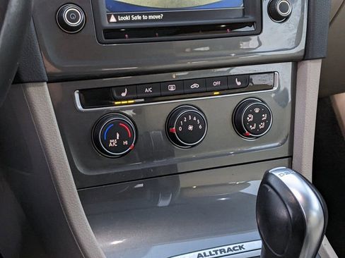 Used 2017 Volkswagen Golf Alltrack image 18