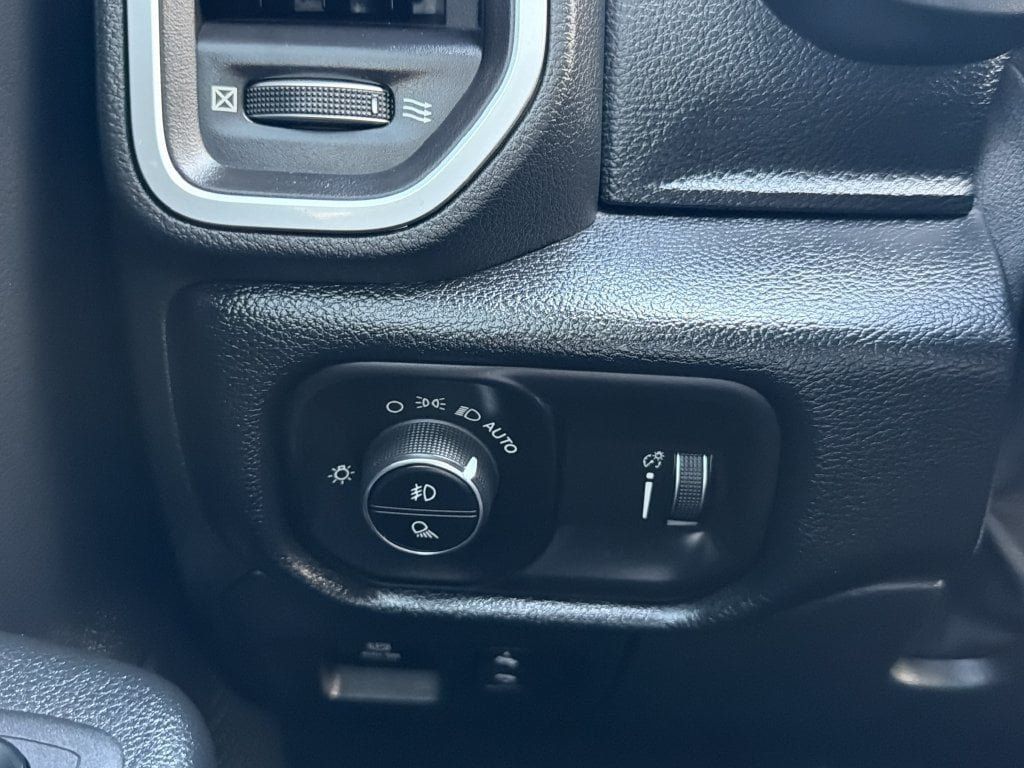 Used 2021 RAM 1500 Big Horn RWD image 28