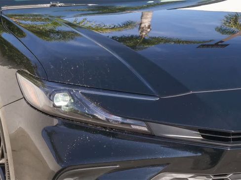 Used 2025 Toyota Camry SE image 4