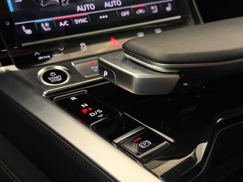 Used 2024 Audi Q8 e-tron Premium Plus w/ Premium Plus Package AWD/4WD image 17