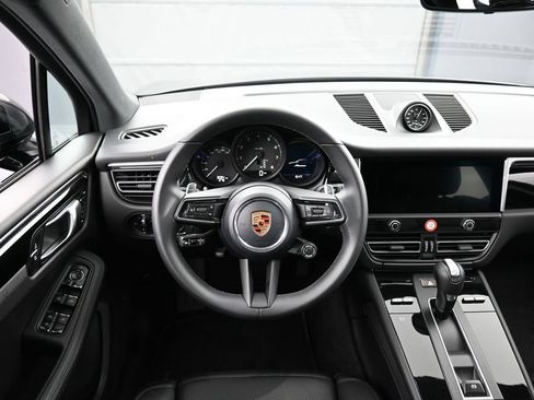 Certified 2026 Porsche Macan AWD/4WD image 17